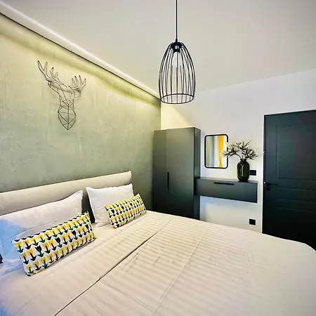 Central Place To Stay Resita Exterior photo